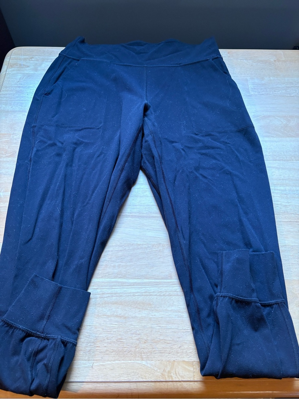 Black Athletic Leggings with Side Pockets